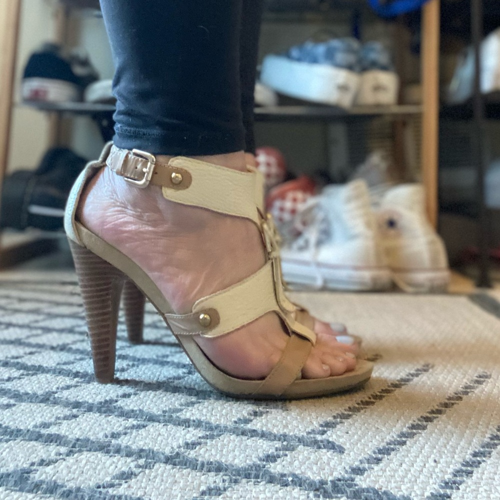 Nine West genuine leather nude gladiator sandals - Picture 3 of 11